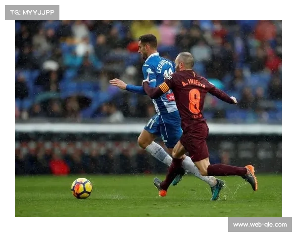 索莱尔飞铲佩德里染红，巴萨补时头球中楣失晋级希望